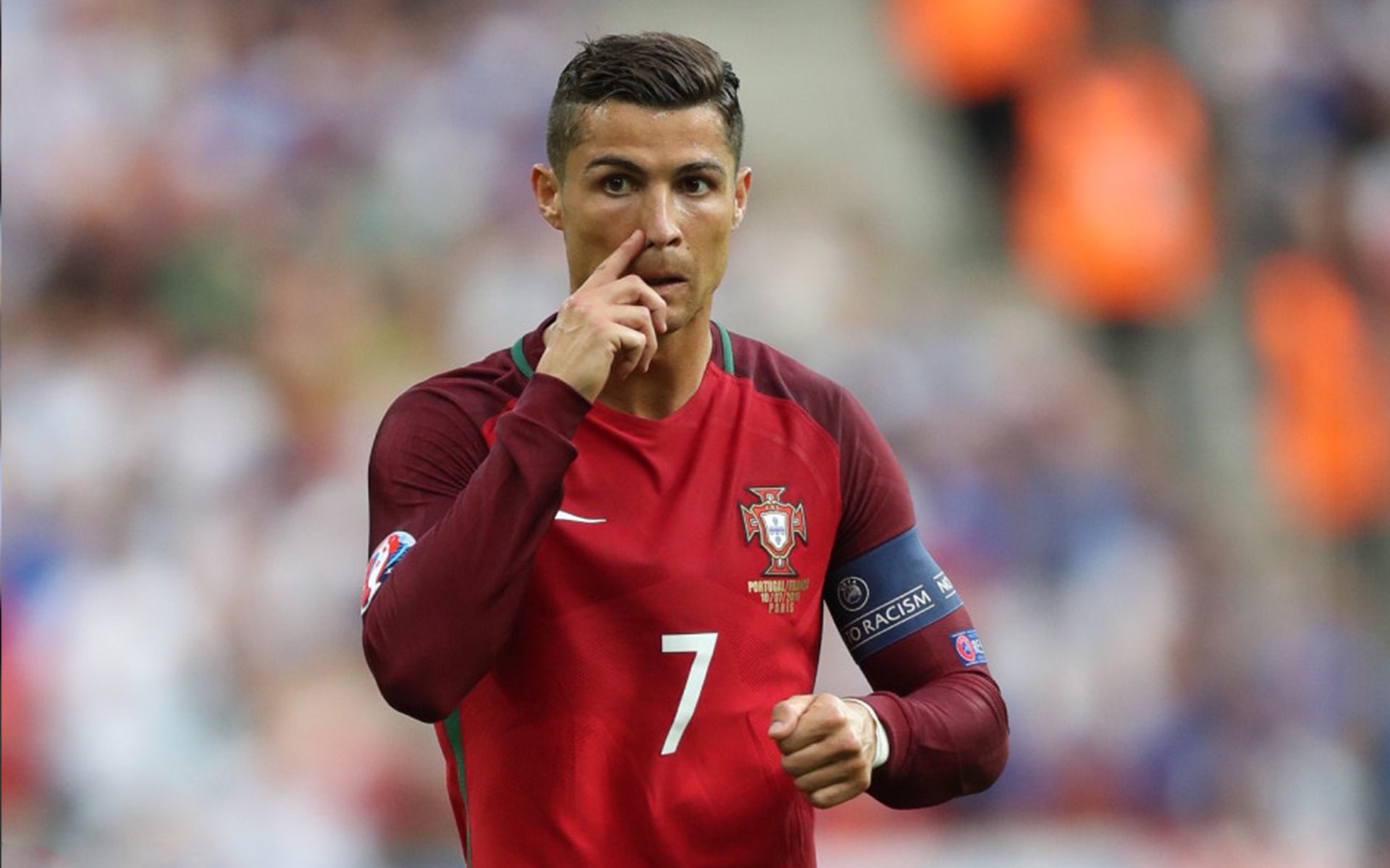 英超足球文化节盛大举行，粉丝互动热烈，英超足球集锦